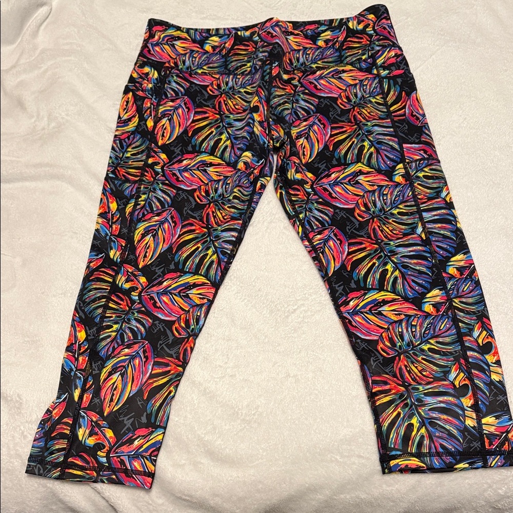 Constantly Varied Gear (CVG) Multicolor Leaf Print Capri Leggings - XXL